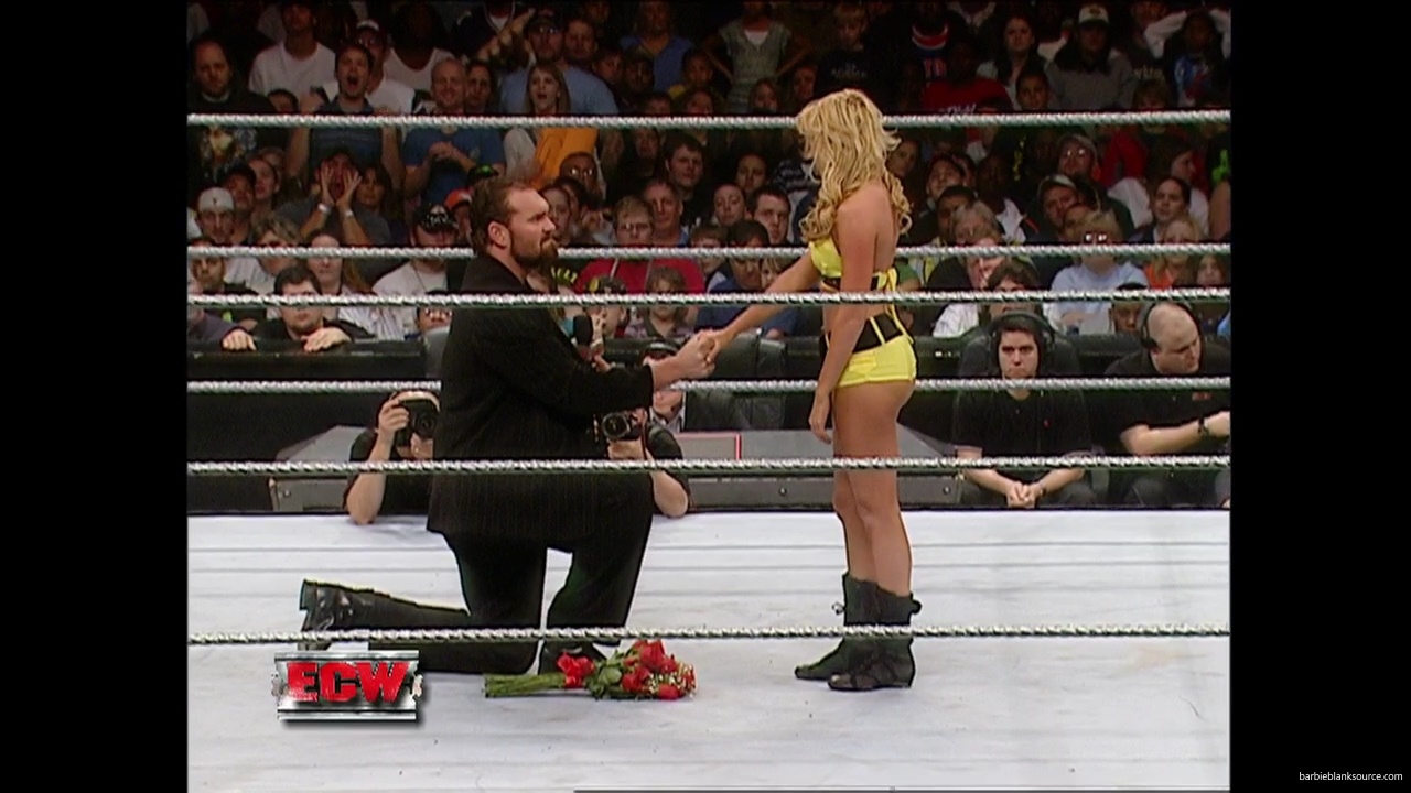 WWE_ECW_12_05_06_Ariel_vs_Kelly_mp40392.jpg