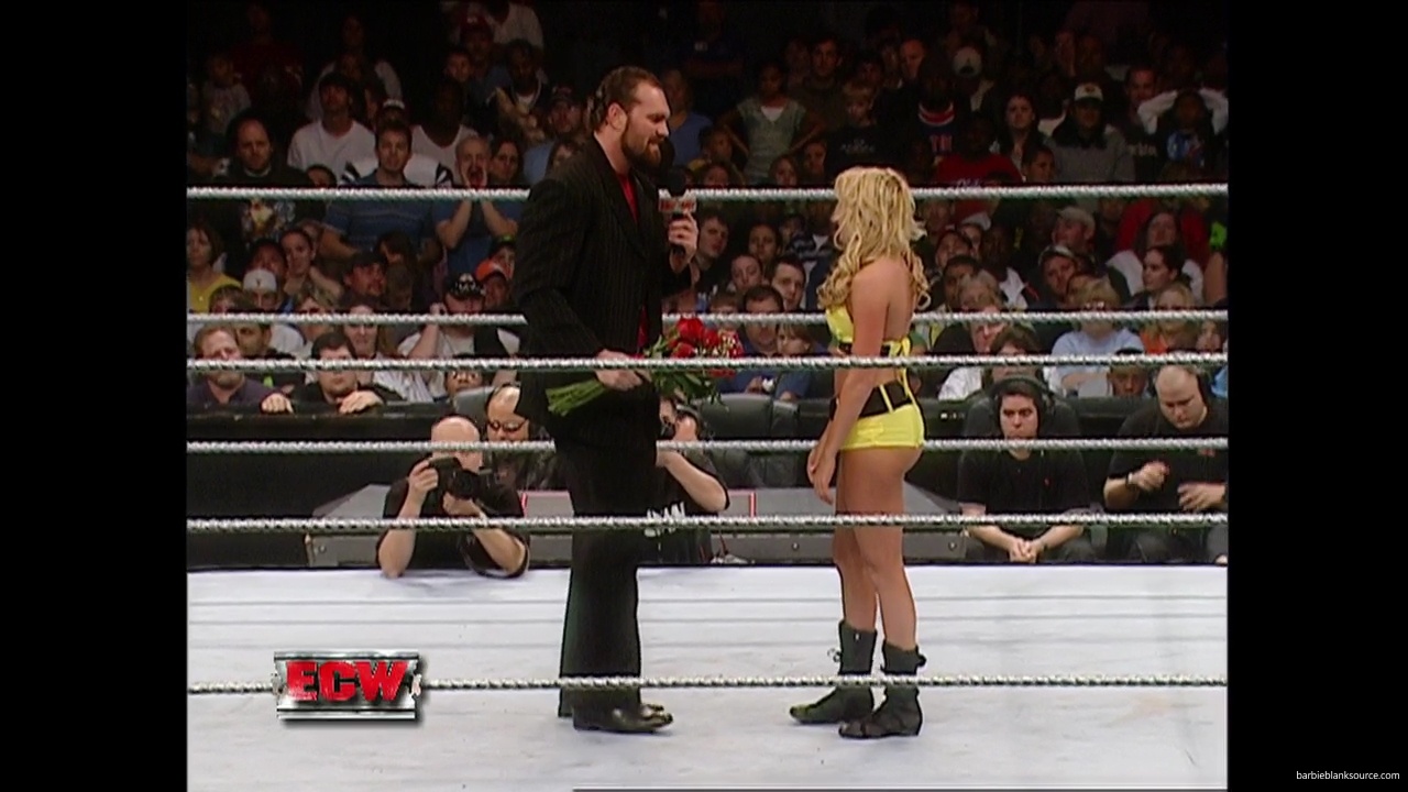 WWE_ECW_12_05_06_Ariel_vs_Kelly_mp40398.jpg