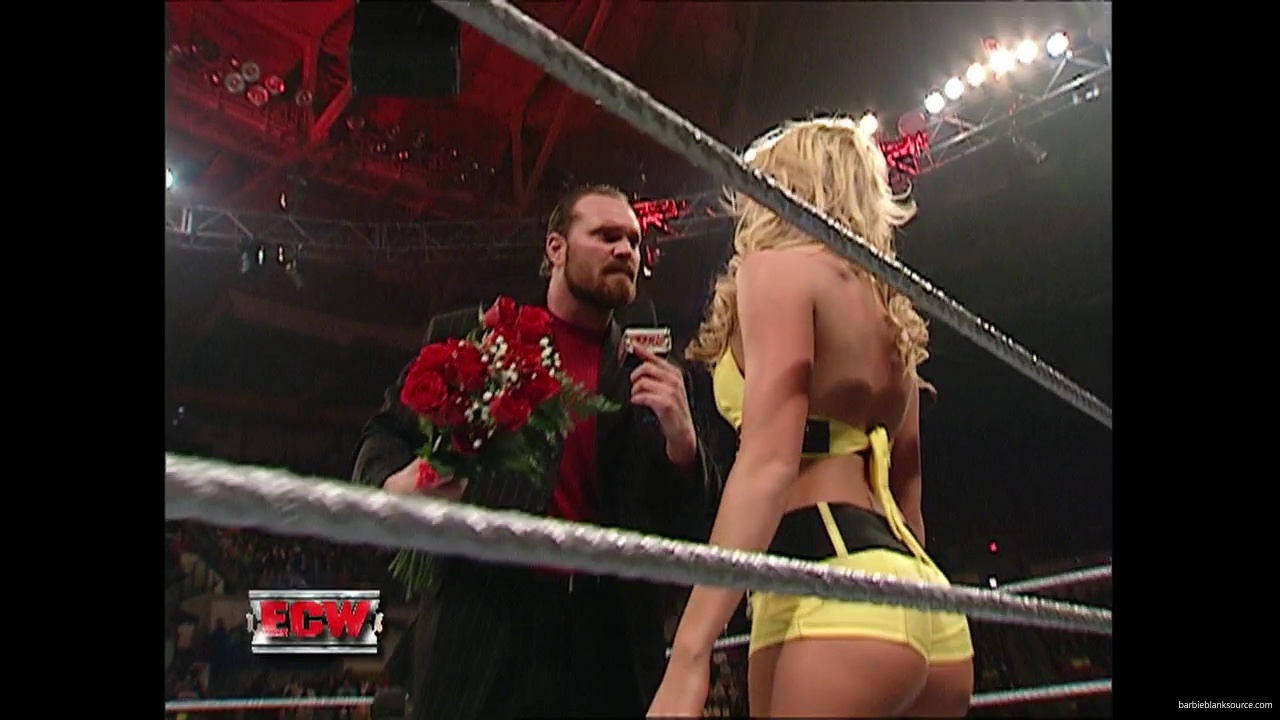 WWE_ECW_12_05_06_Ariel_vs_Kelly_mp40413.jpg