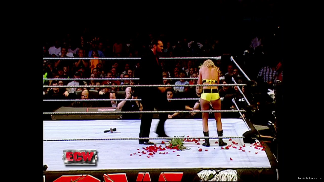 WWE_ECW_12_05_06_Ariel_vs_Kelly_mp40438.jpg