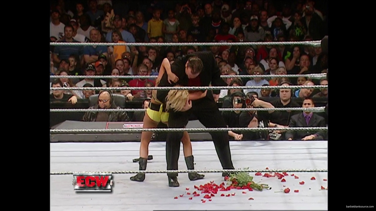 WWE_ECW_12_05_06_Ariel_vs_Kelly_mp40443.jpg