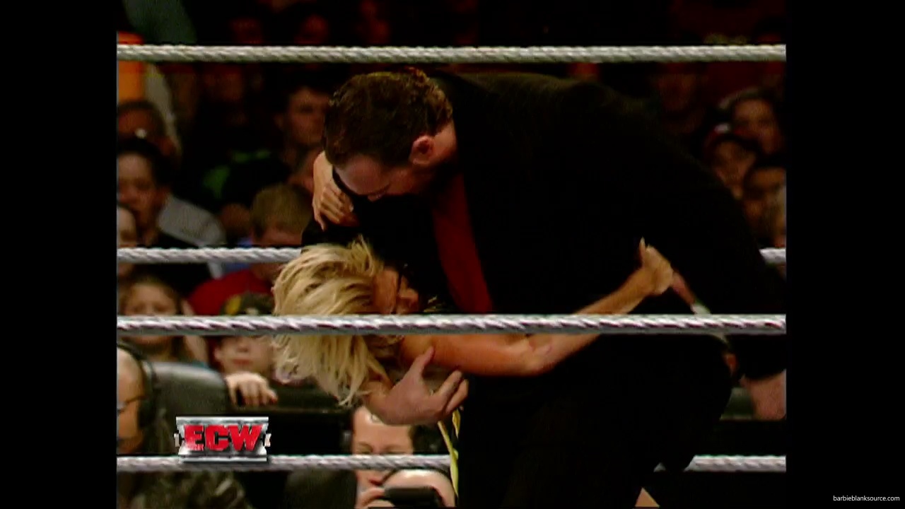 WWE_ECW_12_05_06_Ariel_vs_Kelly_mp40445.jpg