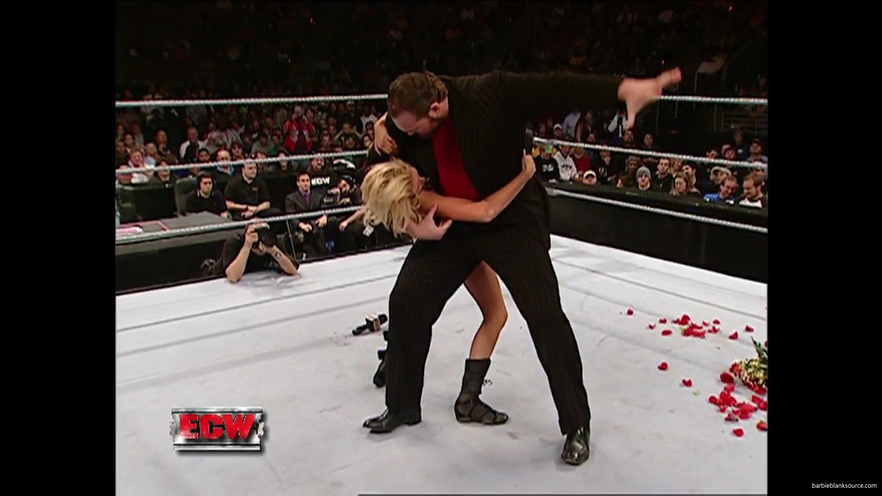 WWE_ECW_12_05_06_Ariel_vs_Kelly_mp40447.jpg