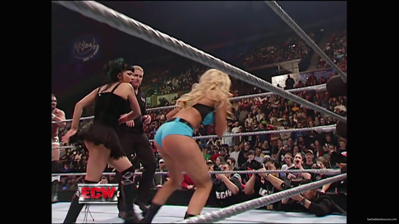 WWE_ECW_December_To_Dismember_2006_Ariel_Thorne_vs_Kelly_Knox_mp40525.jpg