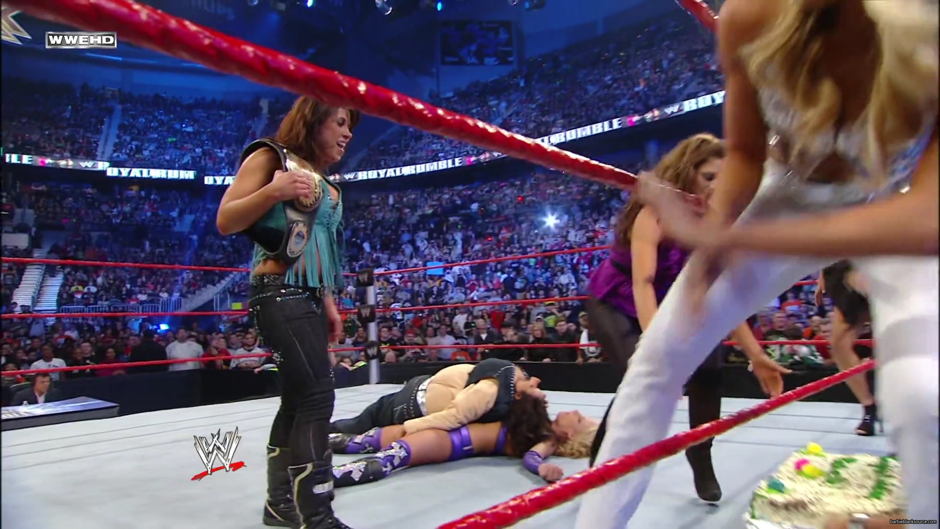 WWE_Royal_Rumble_2010_Michelle_vs_Mickie_mp40623.jpg