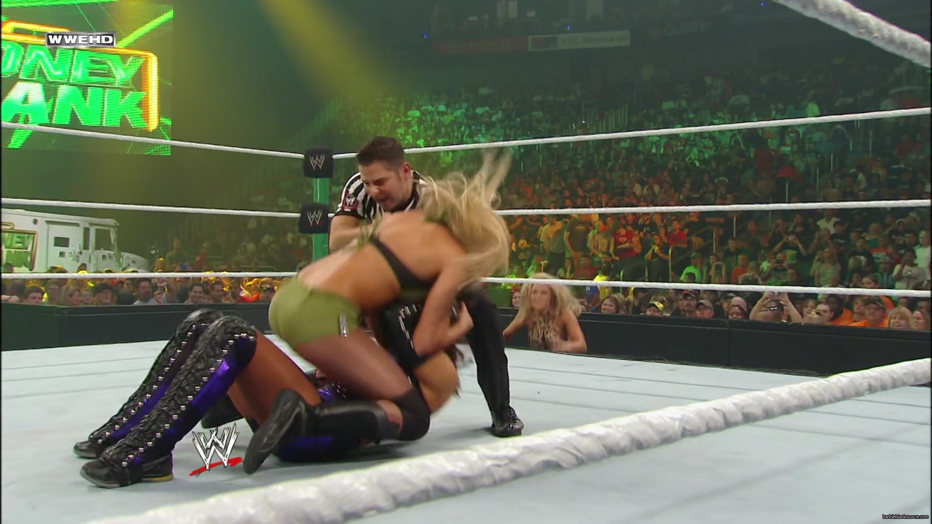 WWE_Money_In_The_Bank_2010_Kelly_vs_Layla_mp40337.jpg
