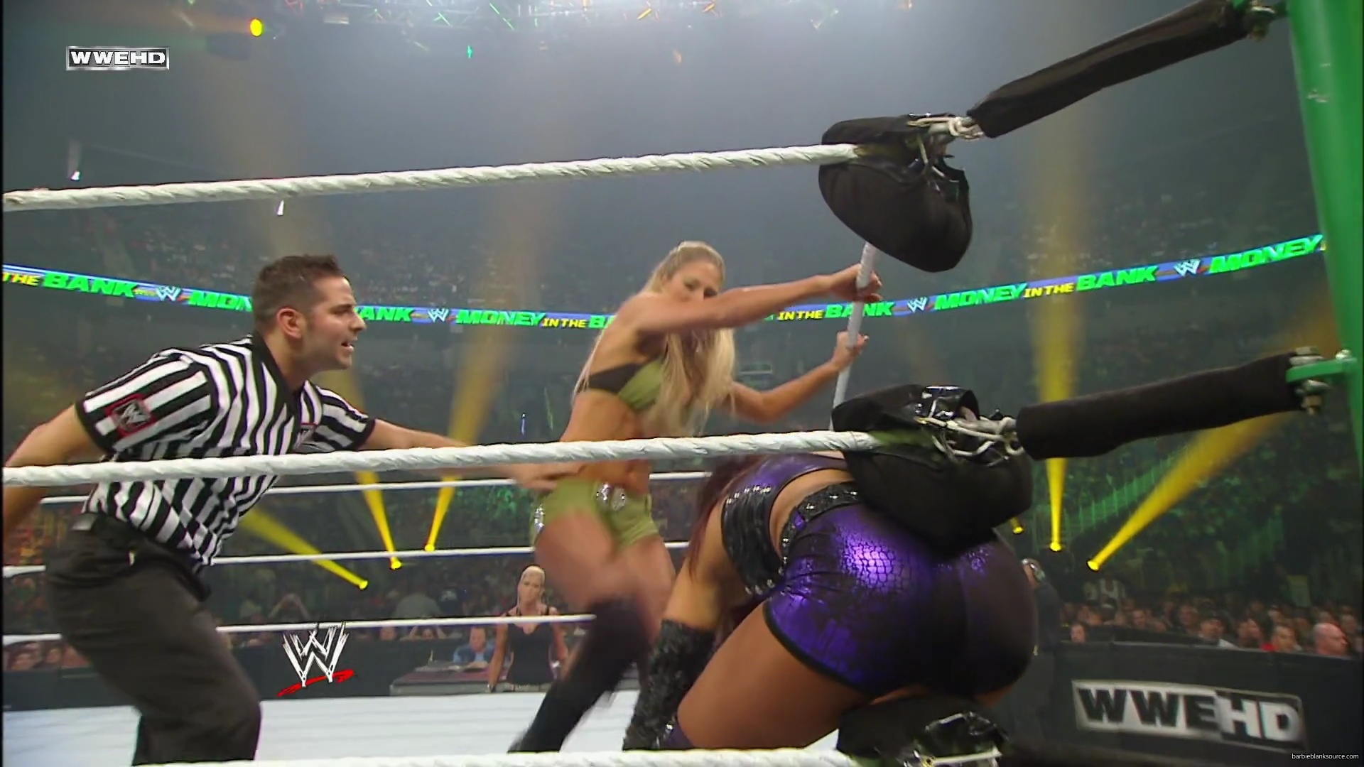 WWE_Money_In_The_Bank_2010_Kelly_vs_Layla_mp40355.jpg