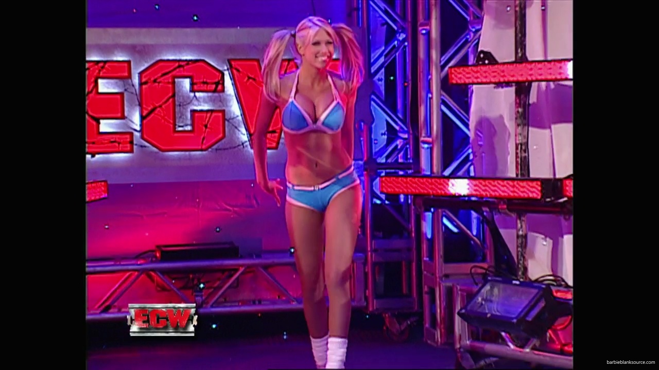 WWE_ECW_11_27_07_Kelly_vs_Layla_mp41632.jpg