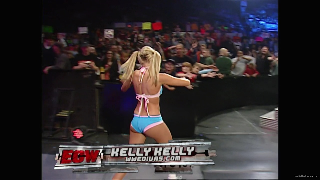 WWE_ECW_11_27_07_Kelly_vs_Layla_mp41637.jpg