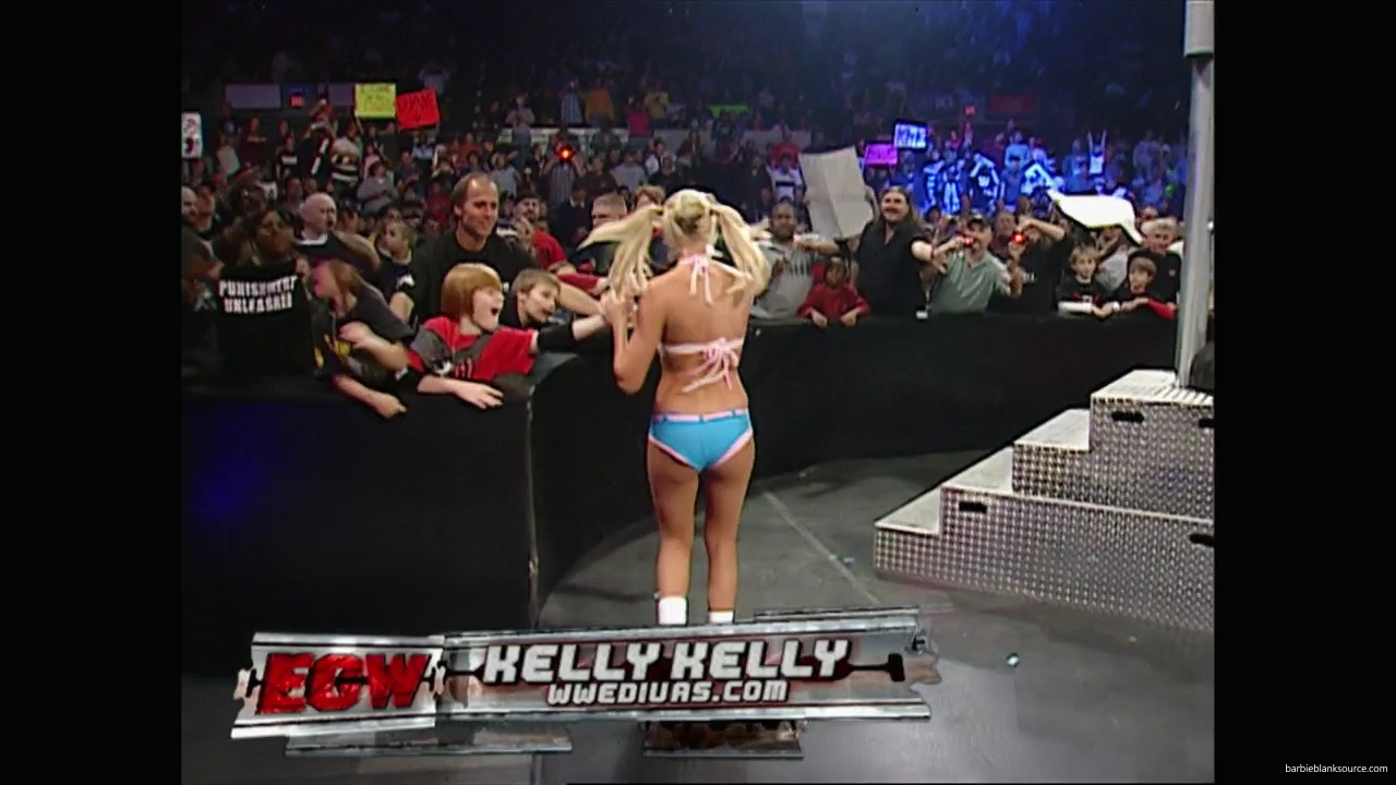 WWE_ECW_11_27_07_Kelly_vs_Layla_mp41638.jpg