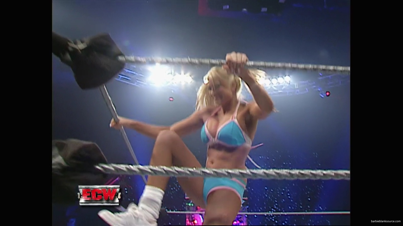 WWE_ECW_11_27_07_Kelly_vs_Layla_mp41651.jpg