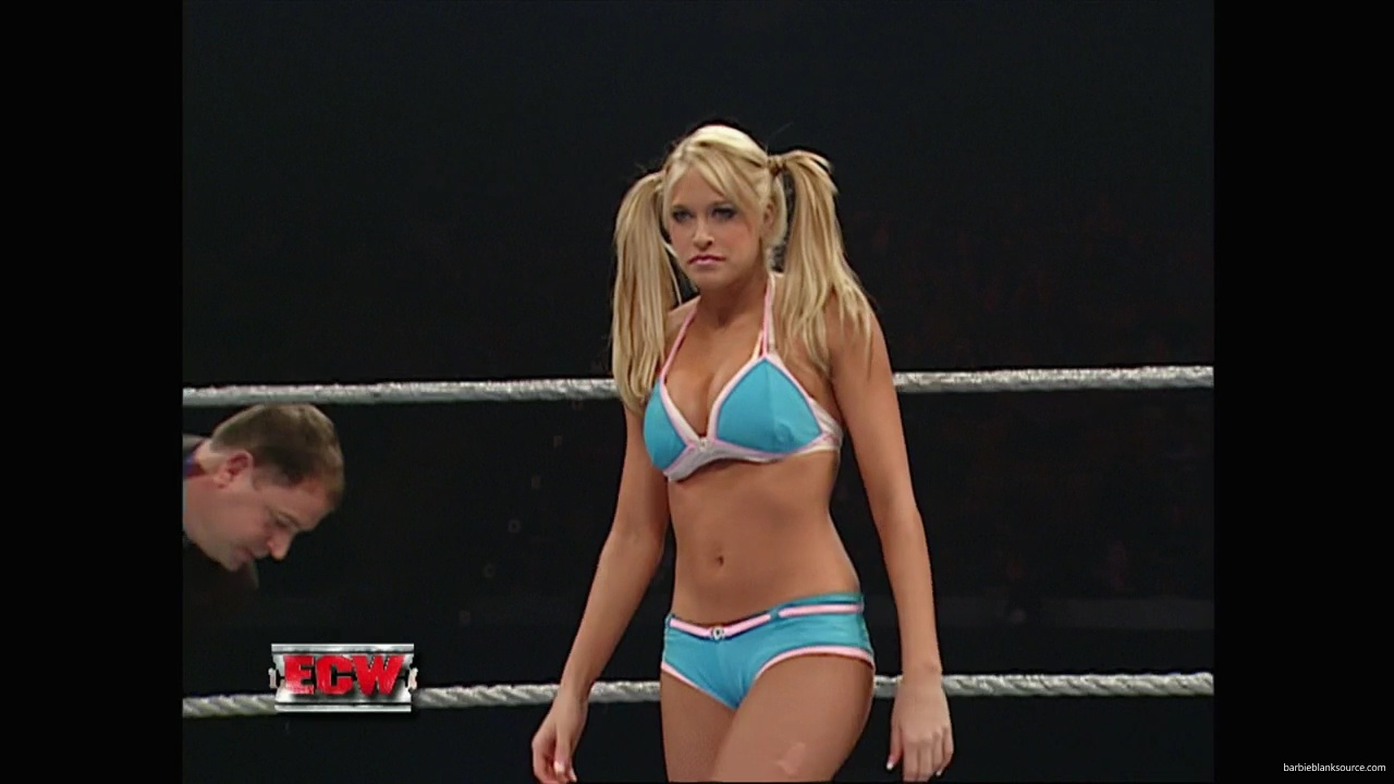 WWE_ECW_11_27_07_Kelly_vs_Layla_mp41672.jpg