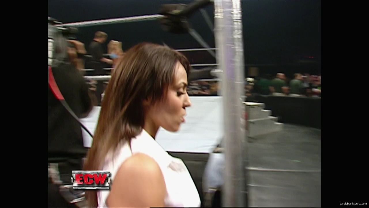 WWE_ECW_11_27_07_Kelly_vs_Layla_mp41674.jpg