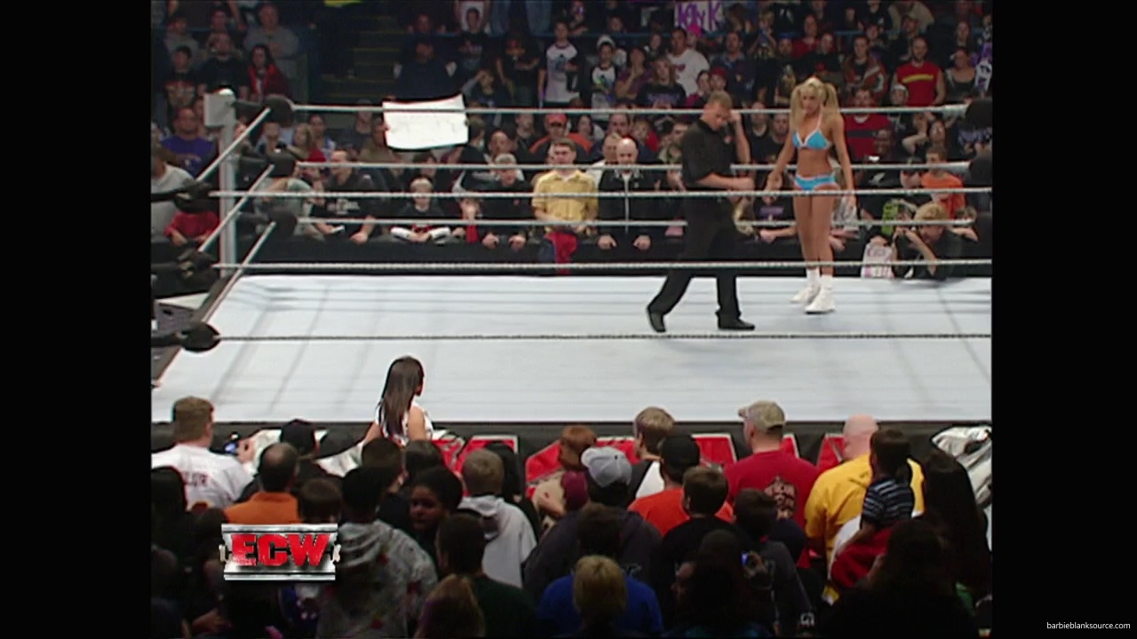WWE_ECW_11_27_07_Kelly_vs_Layla_mp41677.jpg