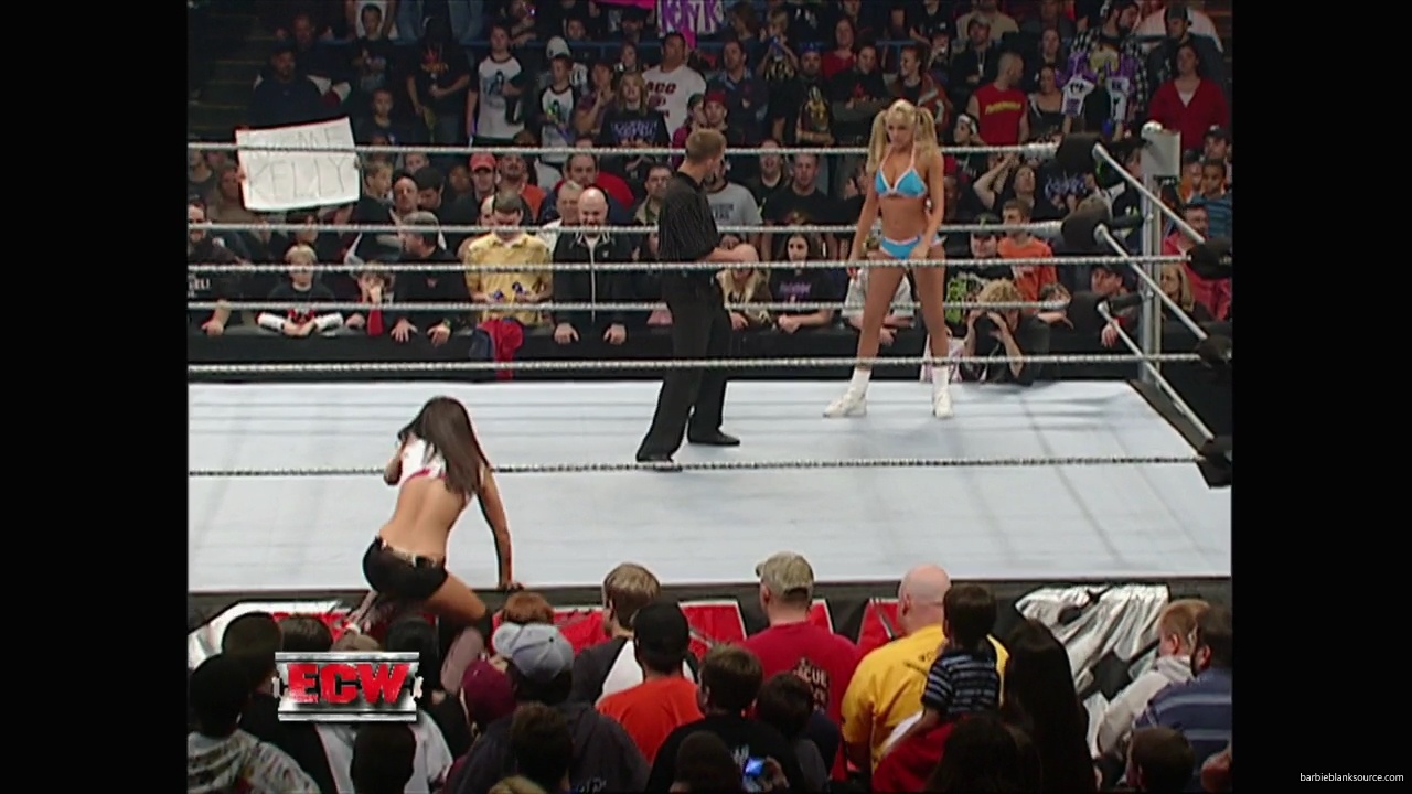 WWE_ECW_11_27_07_Kelly_vs_Layla_mp41678.jpg