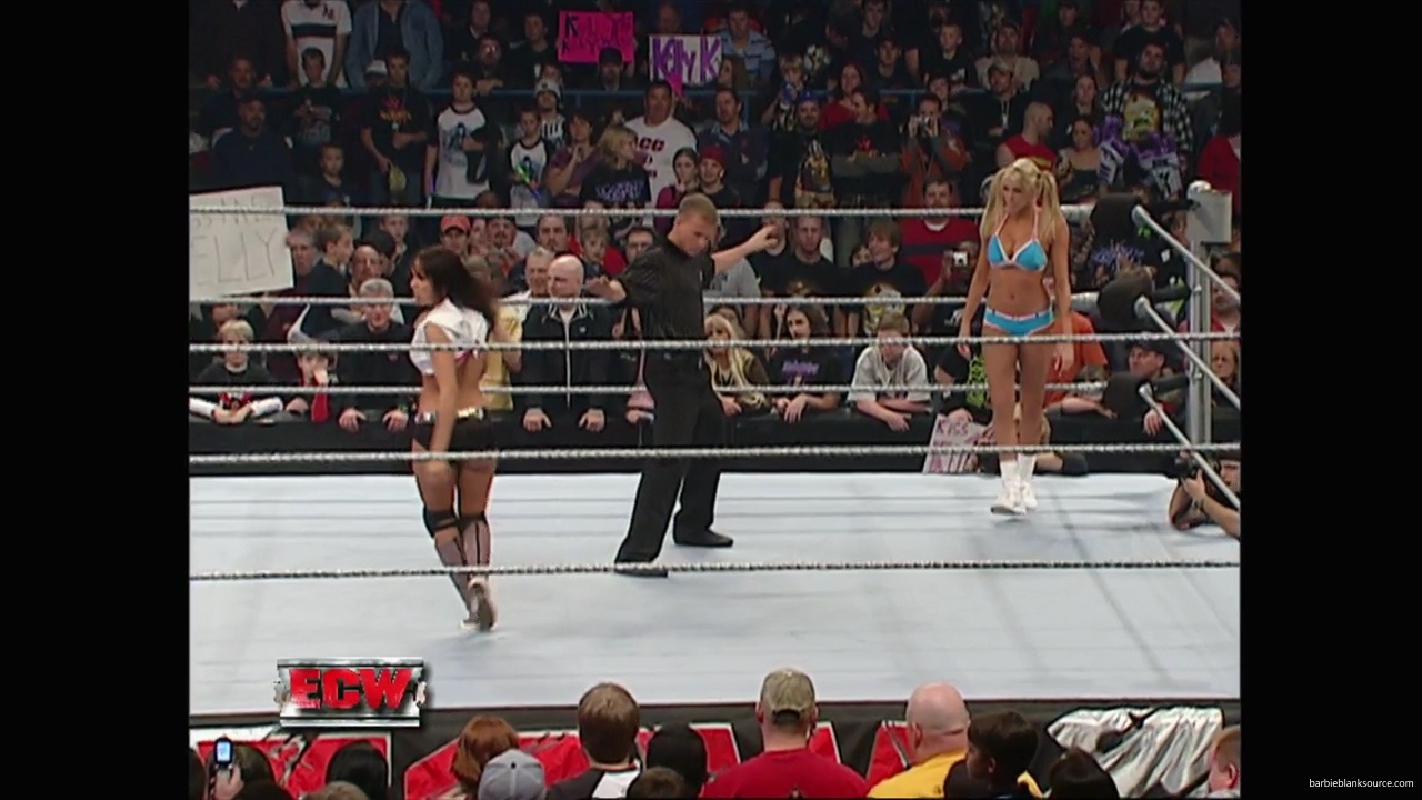 WWE_ECW_11_27_07_Kelly_vs_Layla_mp41684.jpg