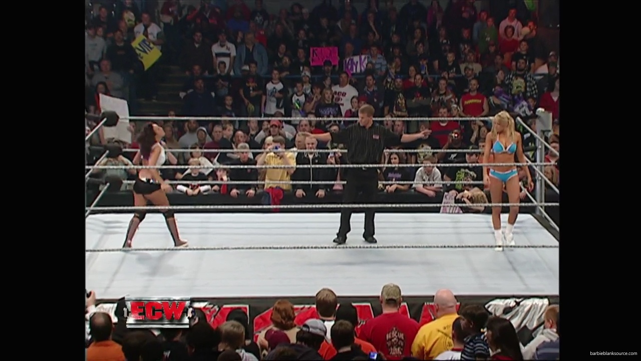 WWE_ECW_11_27_07_Kelly_vs_Layla_mp41686.jpg