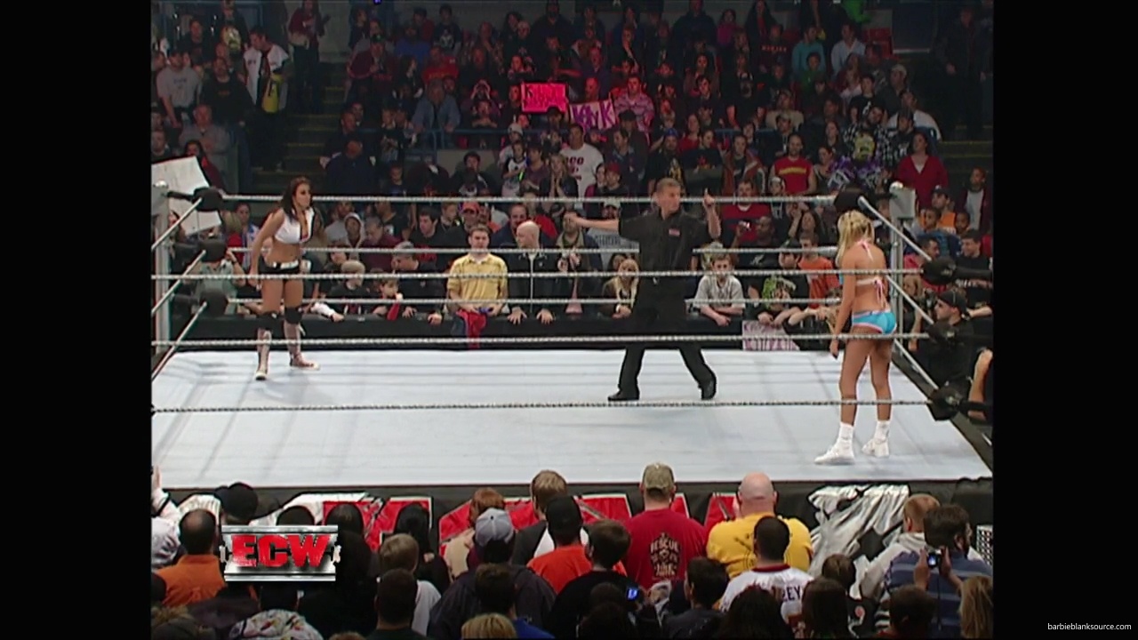 WWE_ECW_11_27_07_Kelly_vs_Layla_mp41693.jpg