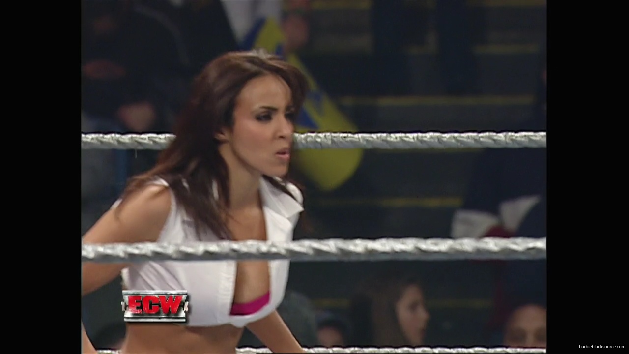 WWE_ECW_11_27_07_Kelly_vs_Layla_mp41695.jpg