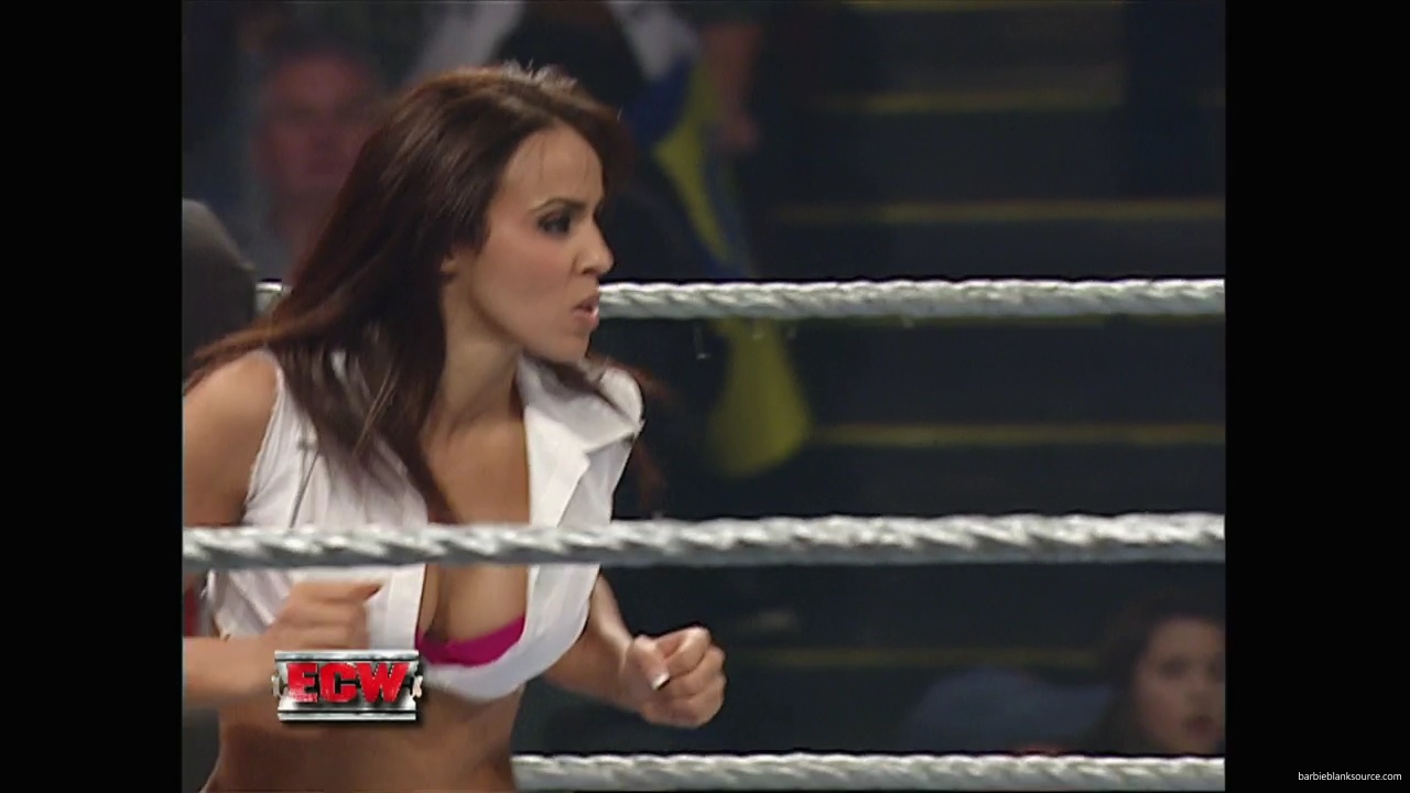 WWE_ECW_11_27_07_Kelly_vs_Layla_mp41696.jpg