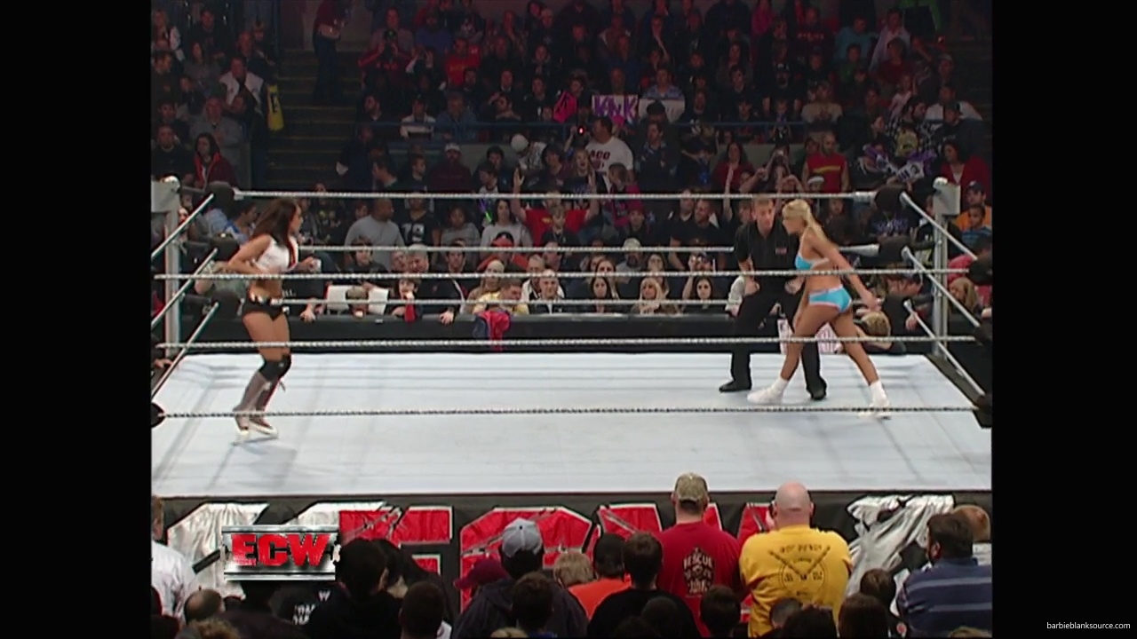 WWE_ECW_11_27_07_Kelly_vs_Layla_mp41697.jpg