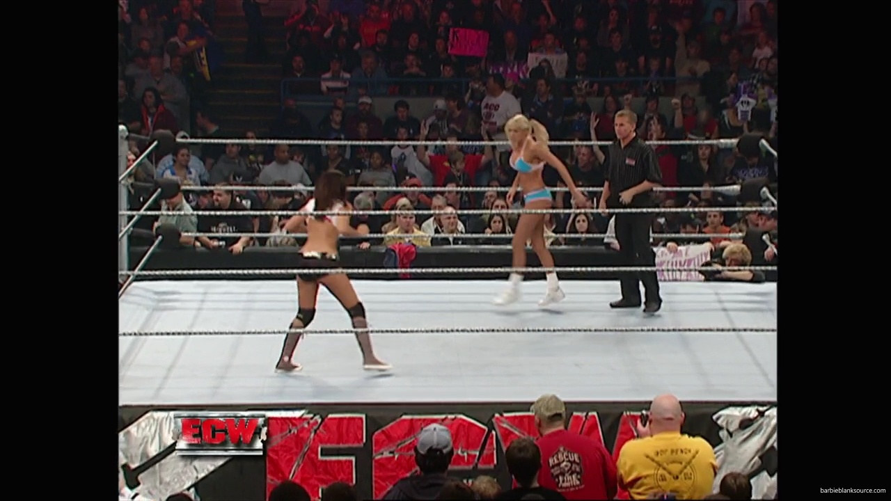 WWE_ECW_11_27_07_Kelly_vs_Layla_mp41698.jpg