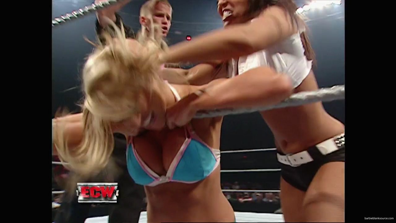 WWE_ECW_11_27_07_Kelly_vs_Layla_mp41711.jpg