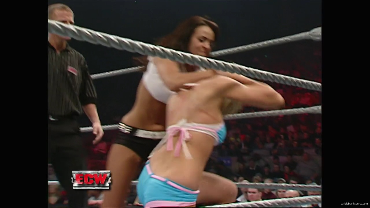 WWE_ECW_11_27_07_Kelly_vs_Layla_mp41749.jpg