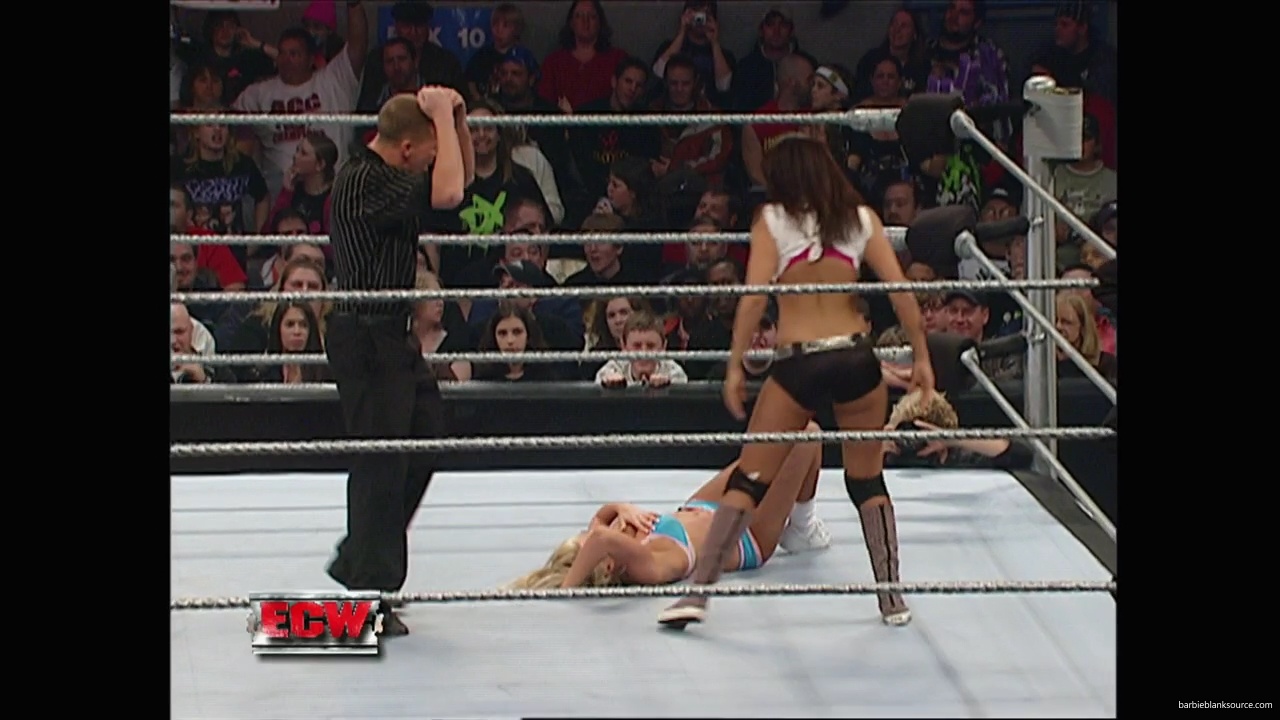 WWE_ECW_11_27_07_Kelly_vs_Layla_mp41762.jpg