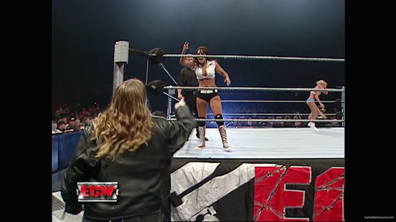WWE_ECW_11_27_07_Kelly_vs_Layla_mp41774.jpg