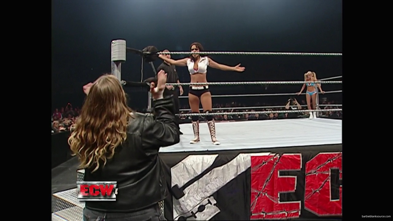 WWE_ECW_11_27_07_Kelly_vs_Layla_mp41776.jpg