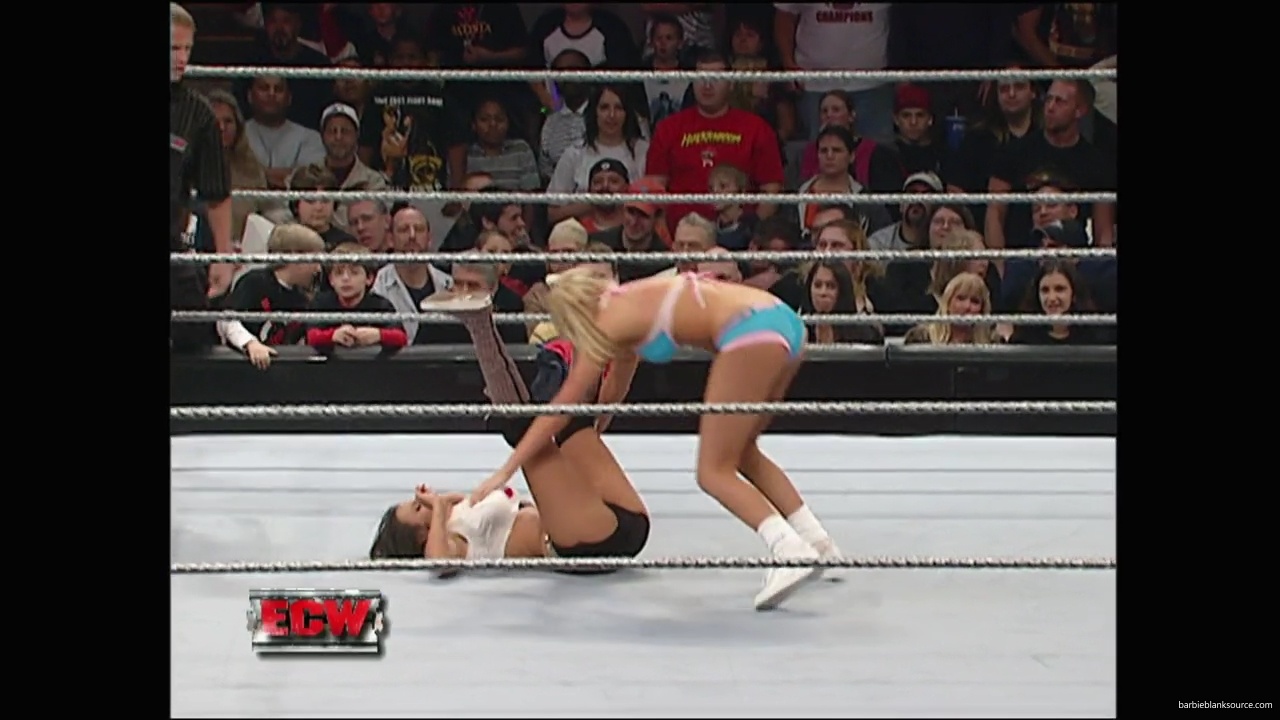 WWE_ECW_11_27_07_Kelly_vs_Layla_mp41787.jpg