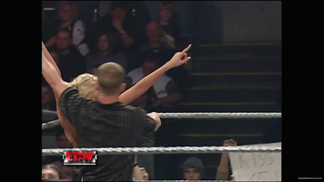 WWE_ECW_11_27_07_Kelly_vs_Layla_mp41795.jpg