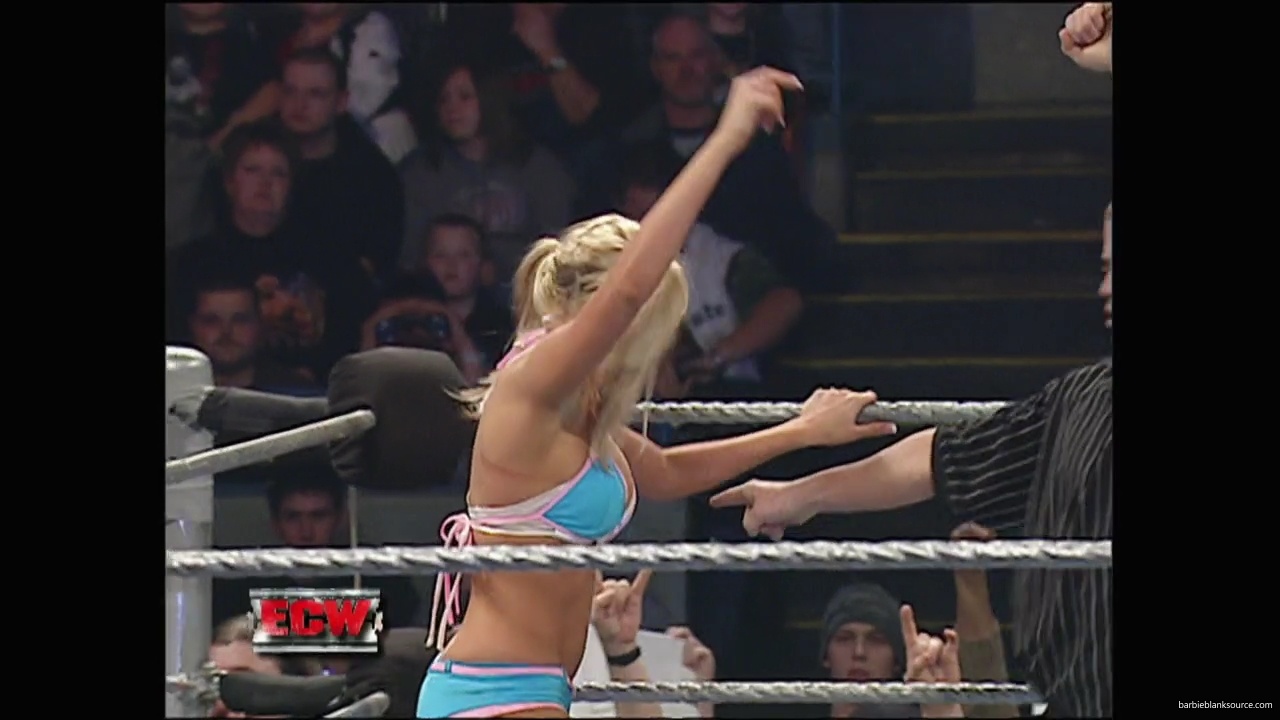 WWE_ECW_11_27_07_Kelly_vs_Layla_mp41796.jpg