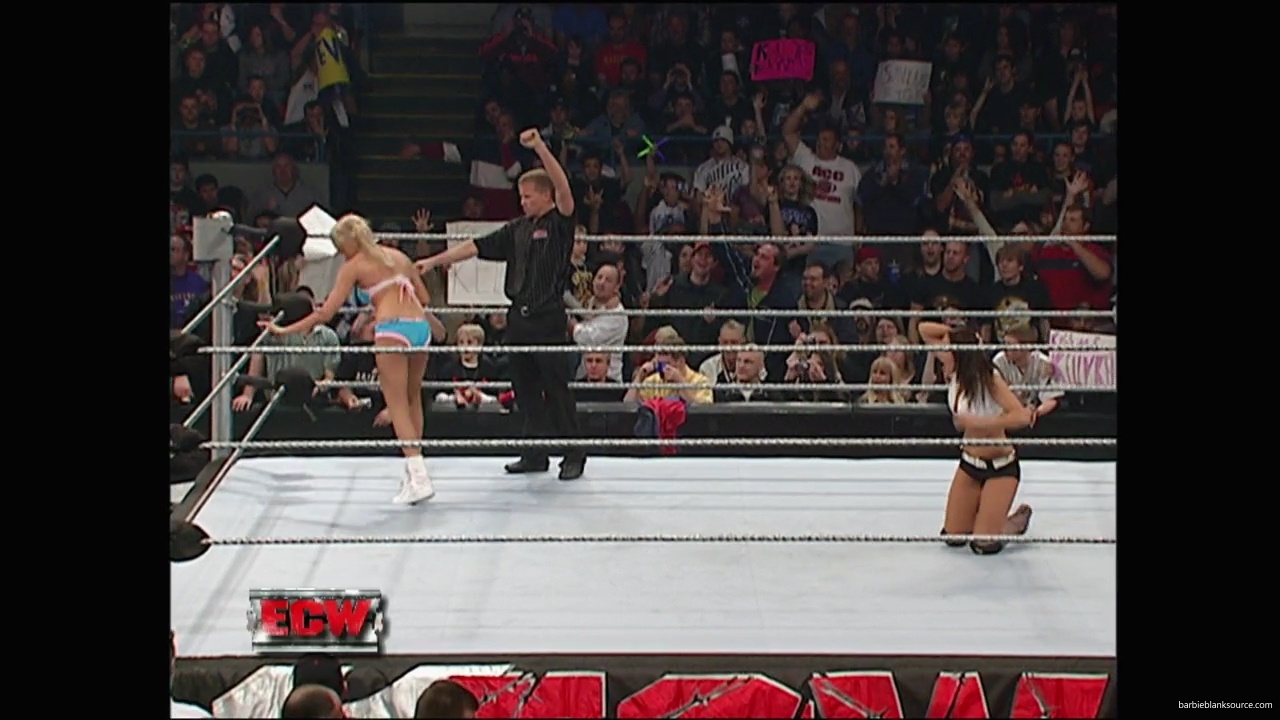 WWE_ECW_11_27_07_Kelly_vs_Layla_mp41797.jpg