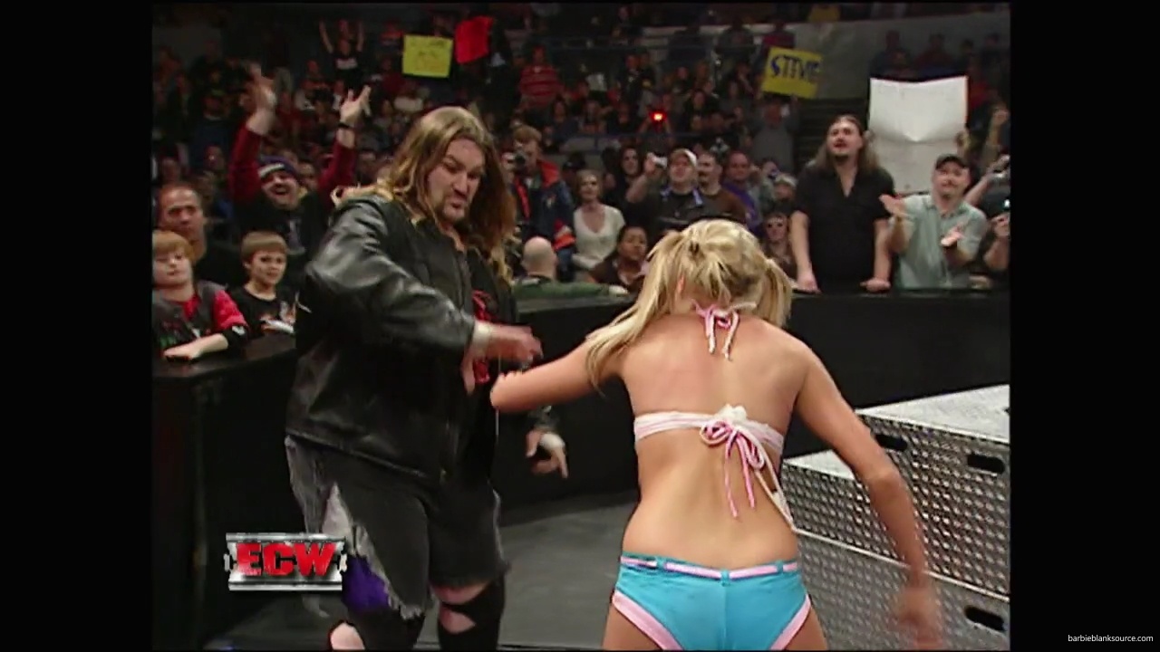 WWE_ECW_11_27_07_Kelly_vs_Layla_mp41800.jpg