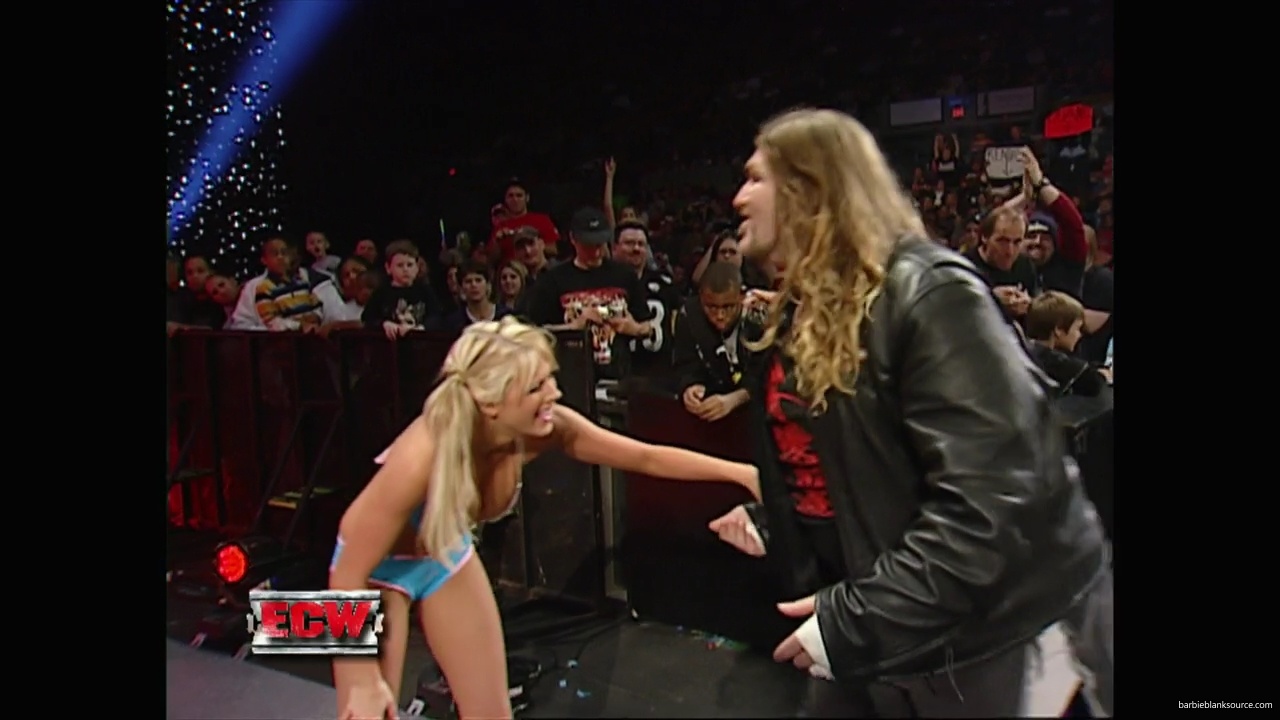 WWE_ECW_11_27_07_Kelly_vs_Layla_mp41807.jpg