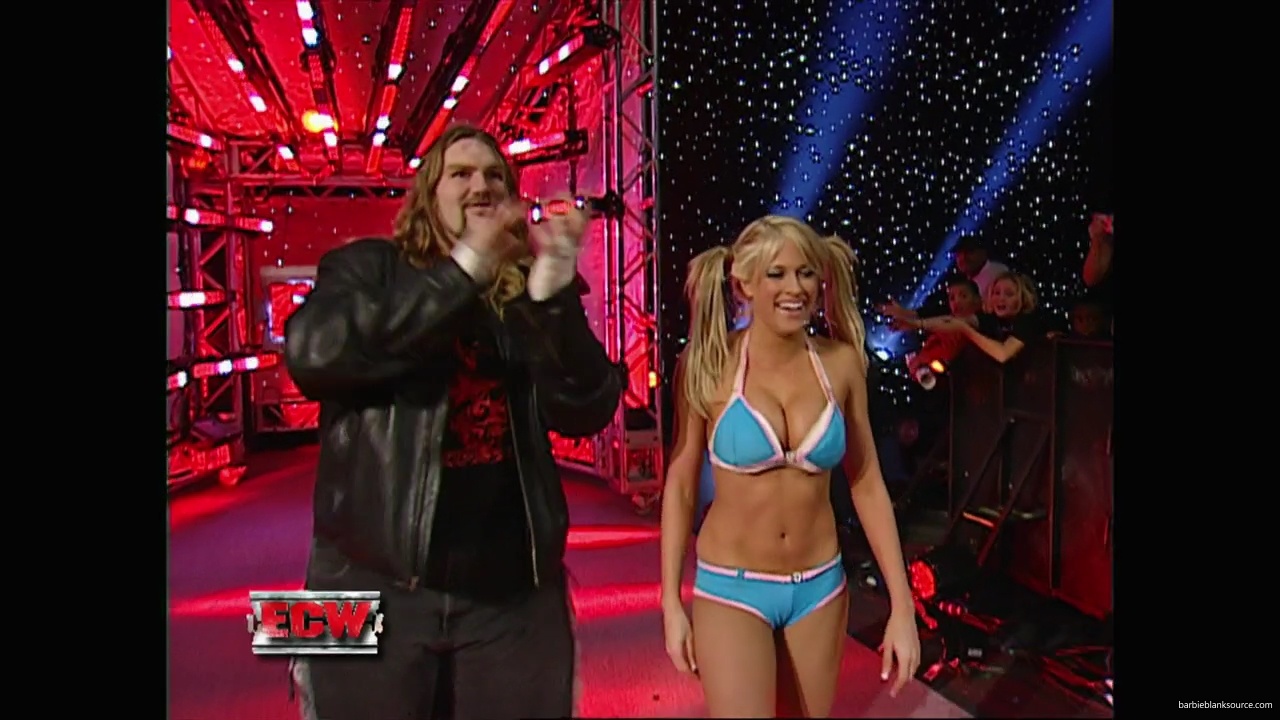 WWE_ECW_11_27_07_Kelly_vs_Layla_mp41813.jpg