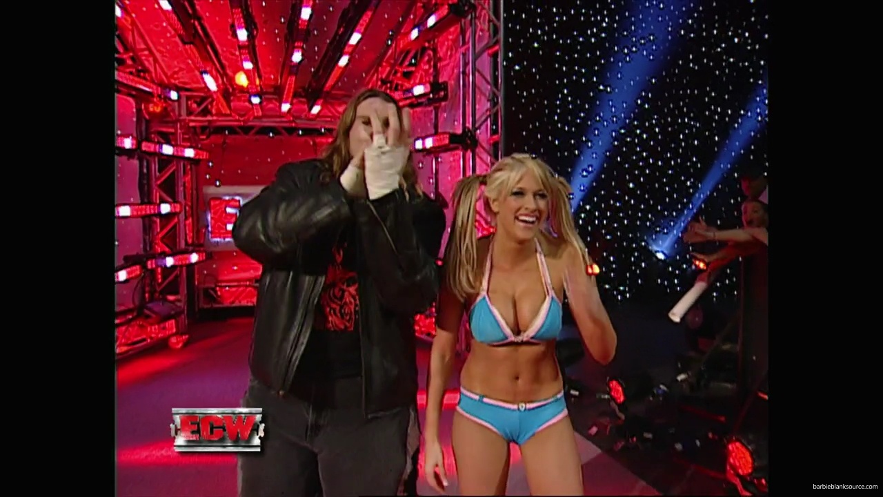 WWE_ECW_11_27_07_Kelly_vs_Layla_mp41814.jpg