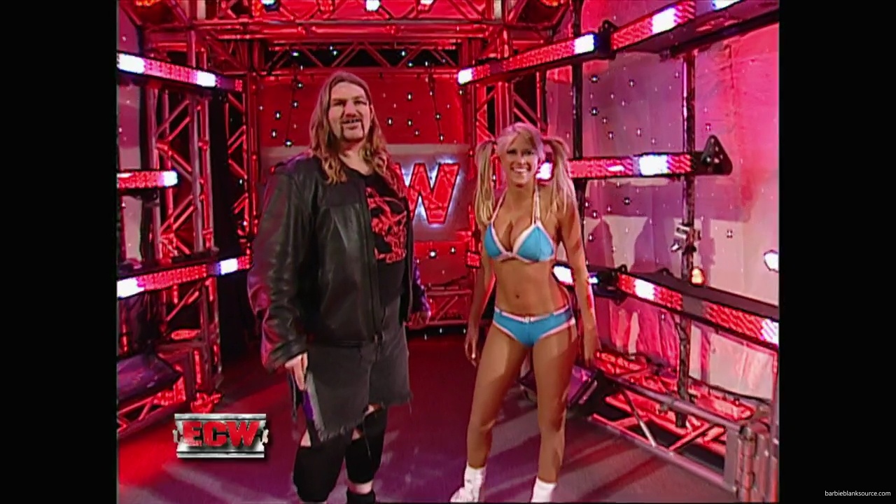 WWE_ECW_11_27_07_Kelly_vs_Layla_mp41835.jpg