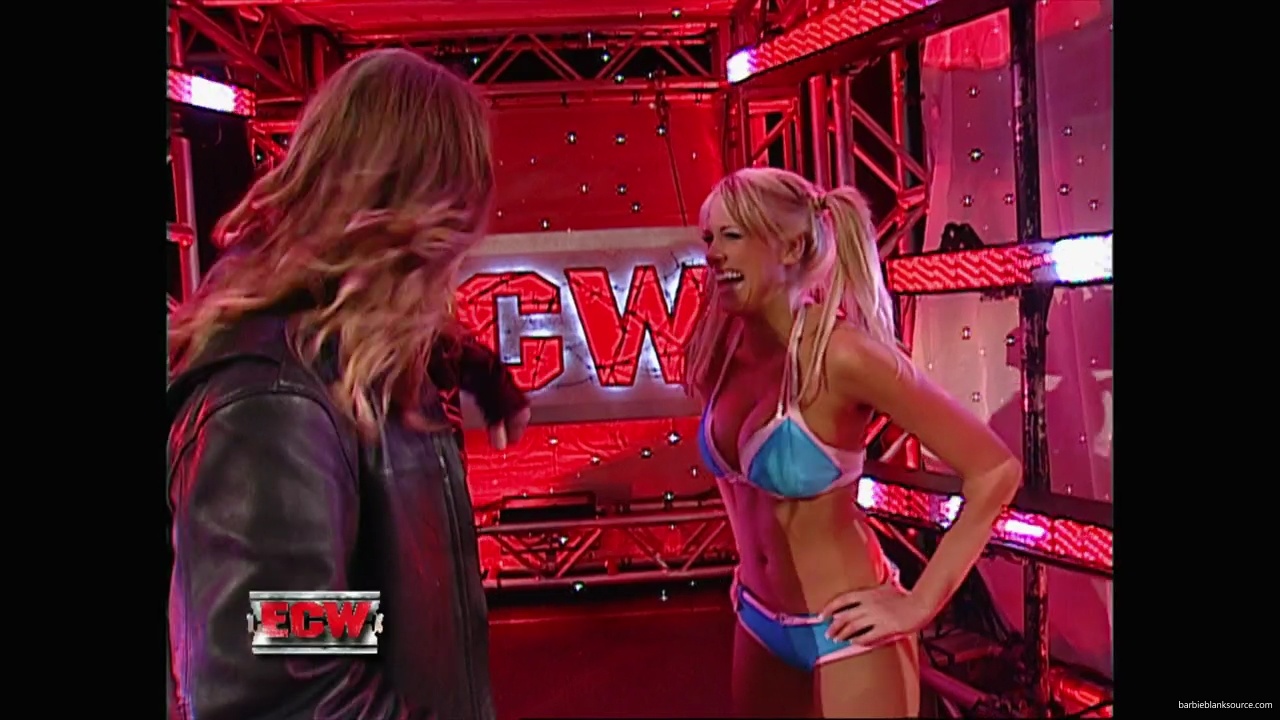 WWE_ECW_11_27_07_Kelly_vs_Layla_mp41845.jpg