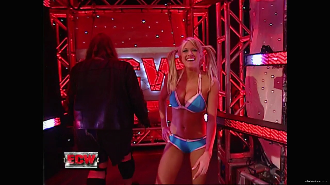 WWE_ECW_11_27_07_Kelly_vs_Layla_mp41847.jpg