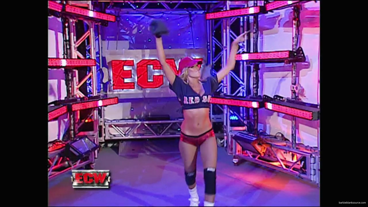 WWE_ECW_12_11_07_Kelly_vs_Layla_Victoria_mp42315.jpg