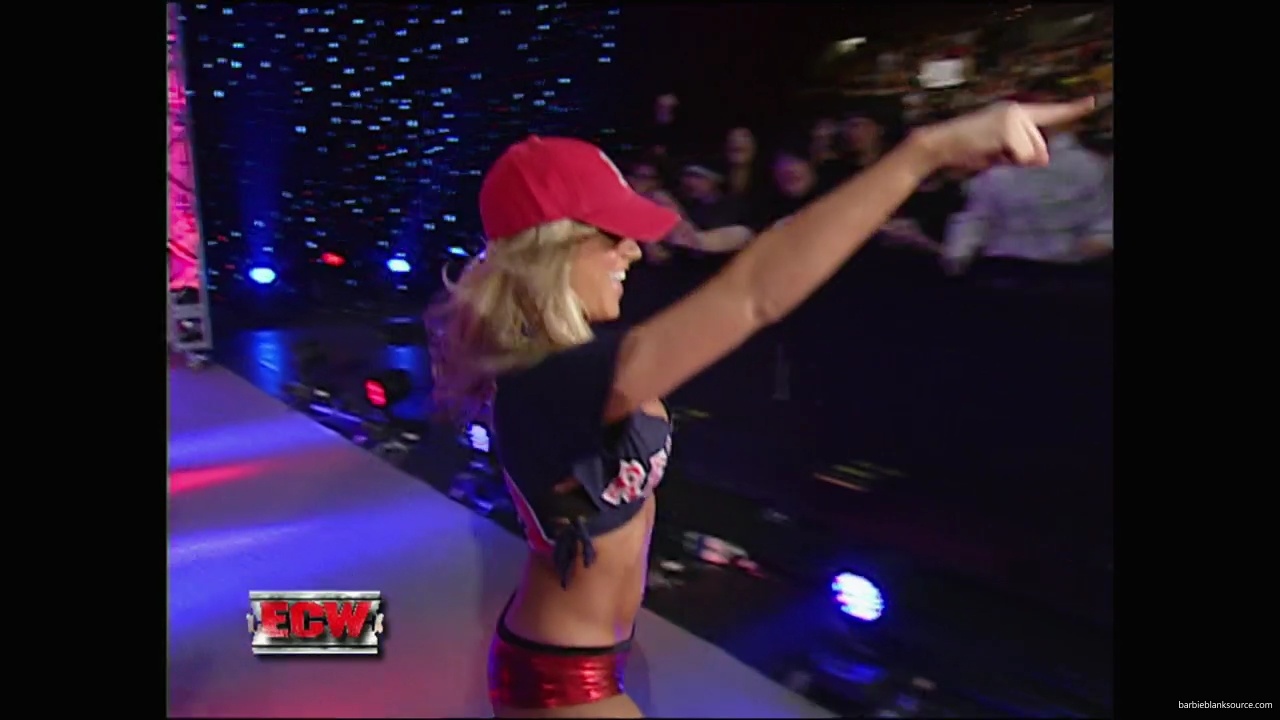 WWE_ECW_12_11_07_Kelly_vs_Layla_Victoria_mp42320.jpg