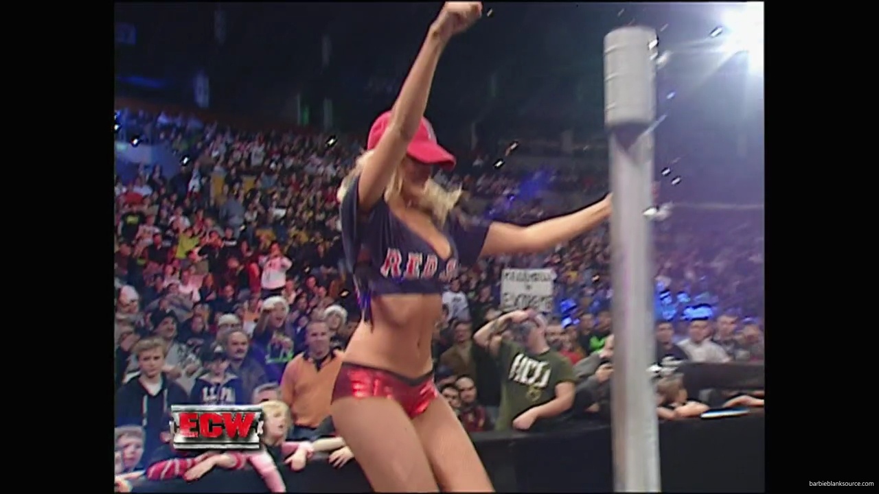 WWE_ECW_12_11_07_Kelly_vs_Layla_Victoria_mp42325.jpg