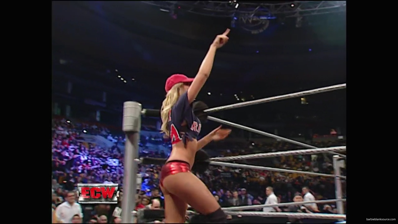 WWE_ECW_12_11_07_Kelly_vs_Layla_Victoria_mp42326.jpg