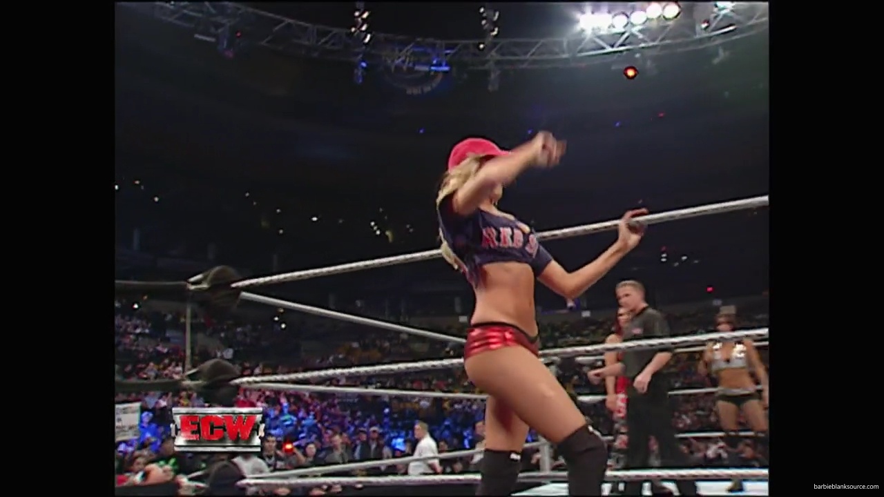 WWE_ECW_12_11_07_Kelly_vs_Layla_Victoria_mp42327.jpg