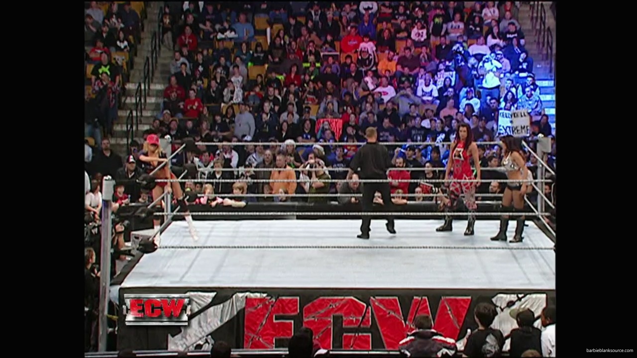 WWE_ECW_12_11_07_Kelly_vs_Layla_Victoria_mp42328.jpg