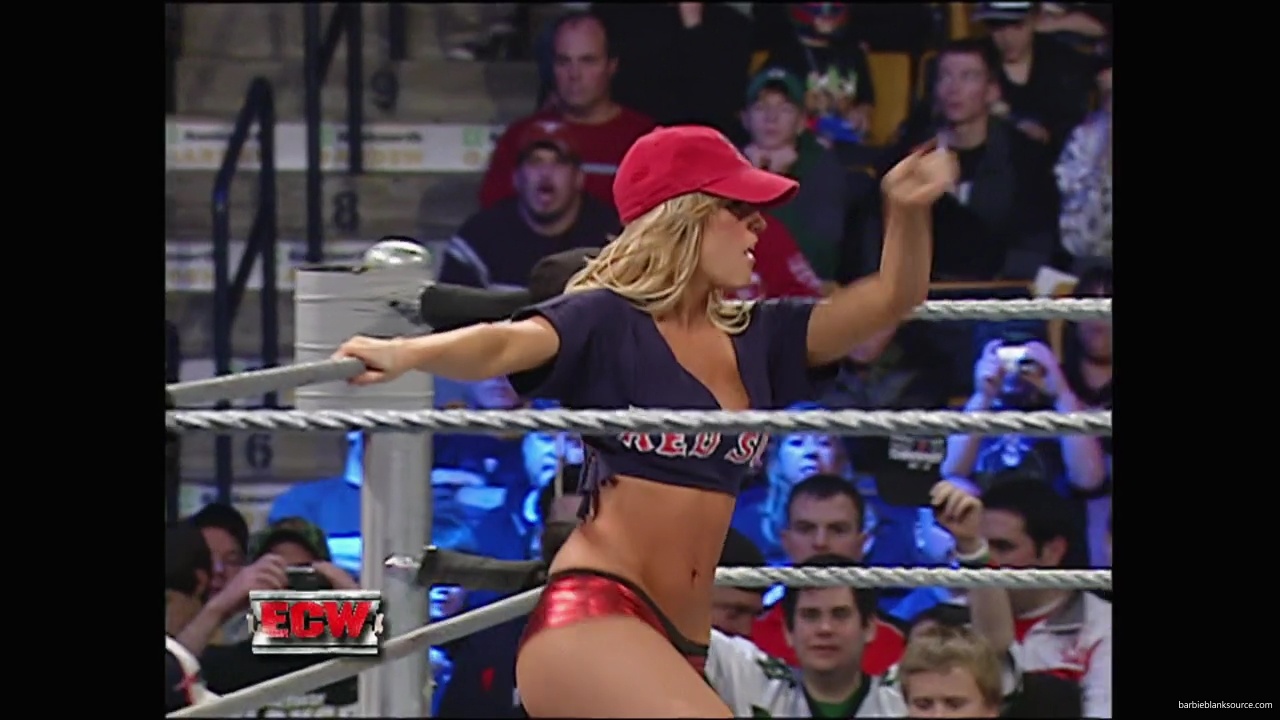 WWE_ECW_12_11_07_Kelly_vs_Layla_Victoria_mp42330.jpg