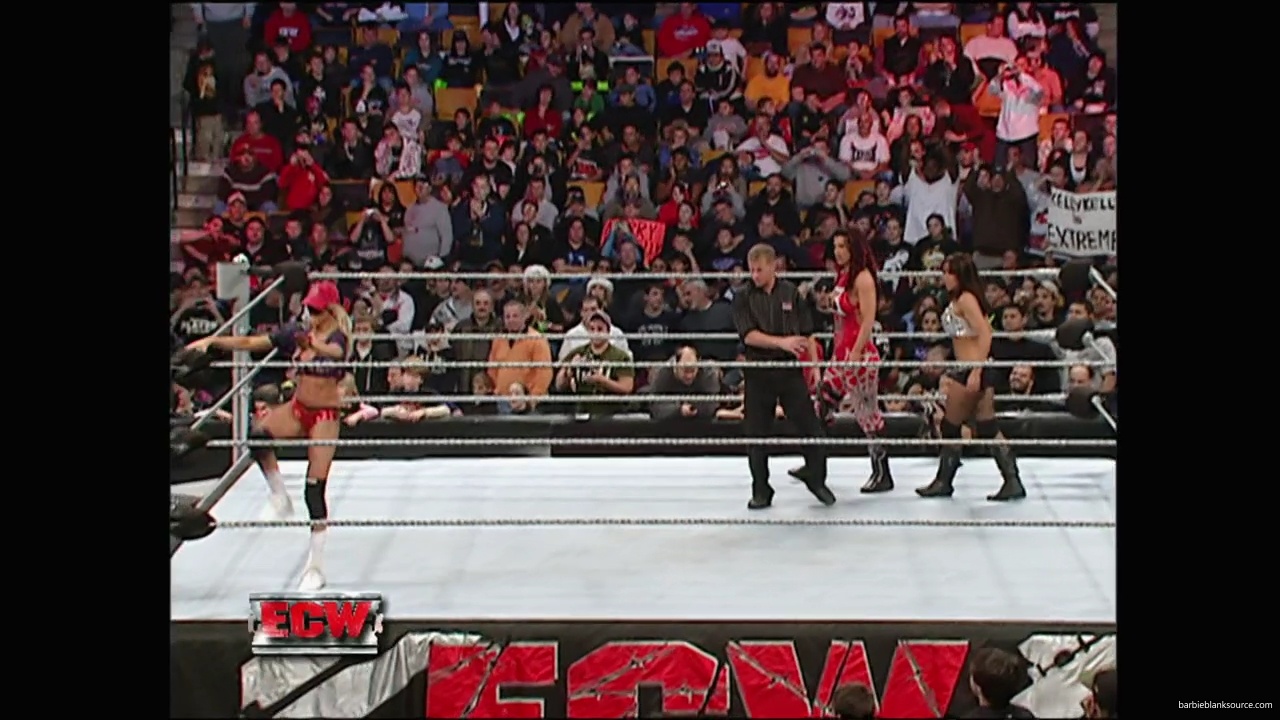 WWE_ECW_12_11_07_Kelly_vs_Layla_Victoria_mp42333.jpg